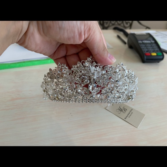 Beautiful wedding tiara - Picture 3 of 6